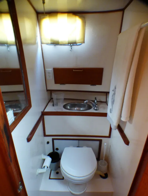 1985 Offshore Yachts 38 Aft Cabin