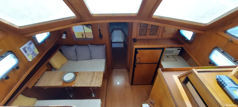1985 Offshore Yachts 38 Aft Cabin
