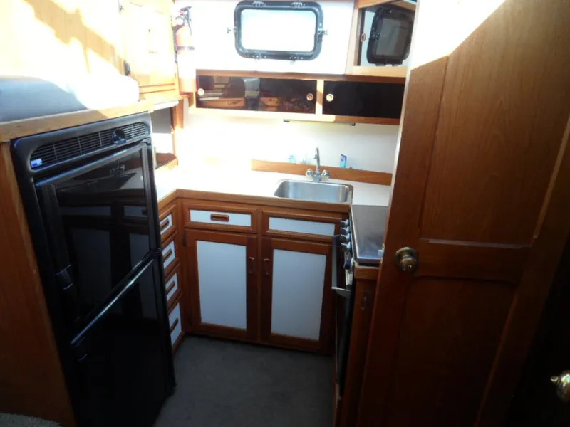 1988 Cooper 35 Motor Yacht