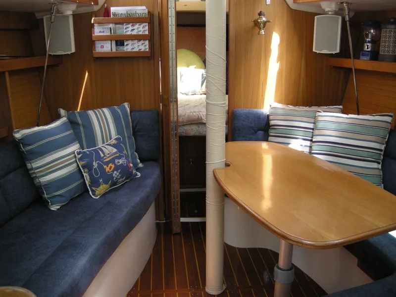 Salon to v-berth