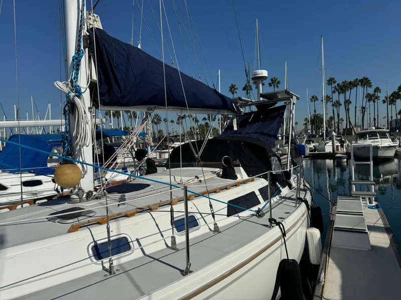 1989 Catalina Sloop sailboat docked in a marina with clear blue skies.