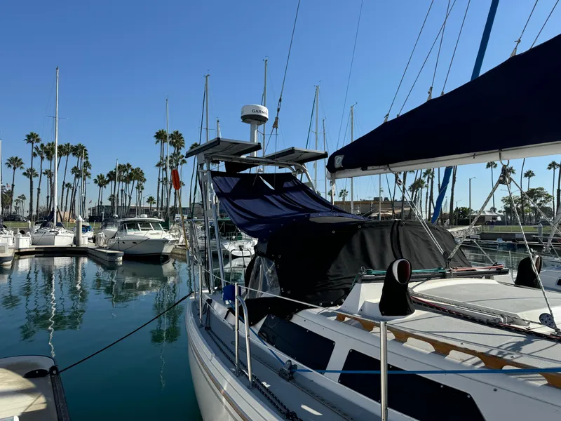 1989 Catalina Sloop sailboat docked in a marina with clear blue skies.