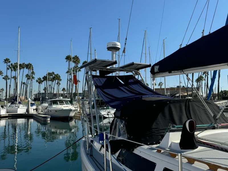 1989 Catalina Sloop sailboat docked in a marina with clear blue skies.