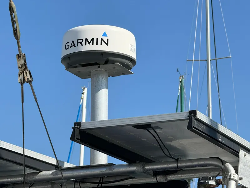 Garmin radar on 1989 Catalina Sloop against clear blue sky.