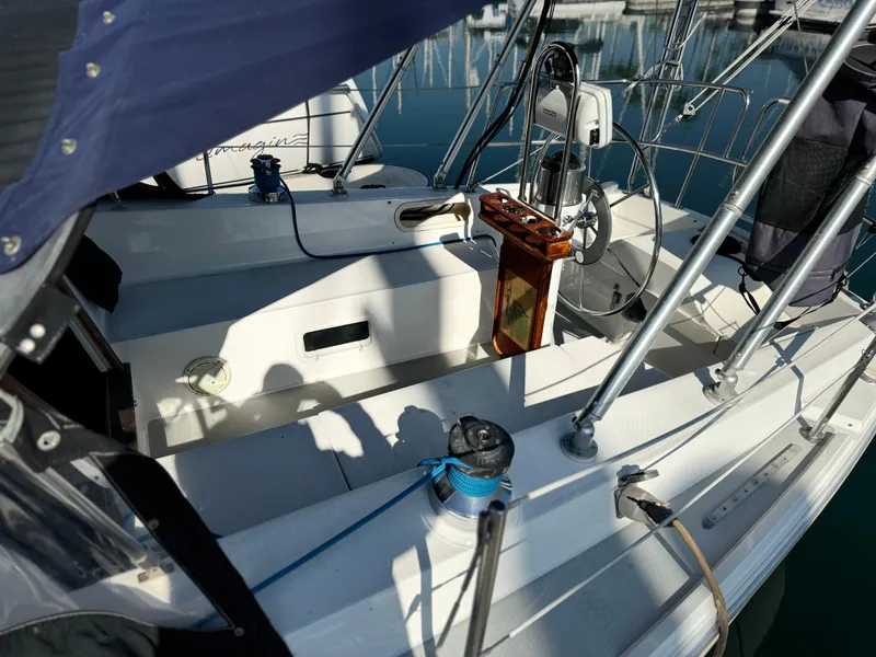 1989 Catalina Sloop sailboat cockpit with winch, ropes, and nautical equipment.