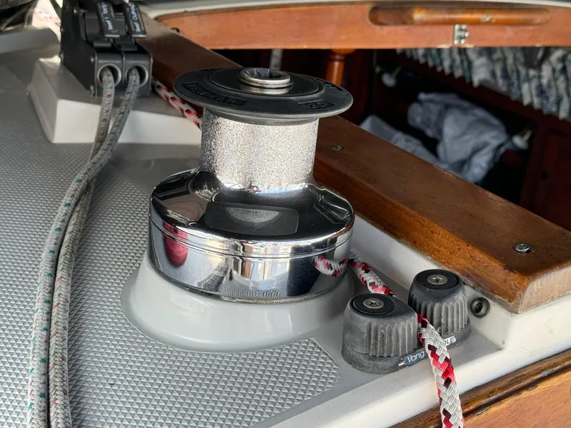 Winch and ropes on 1989 Catalina Sloop sailboat deck.