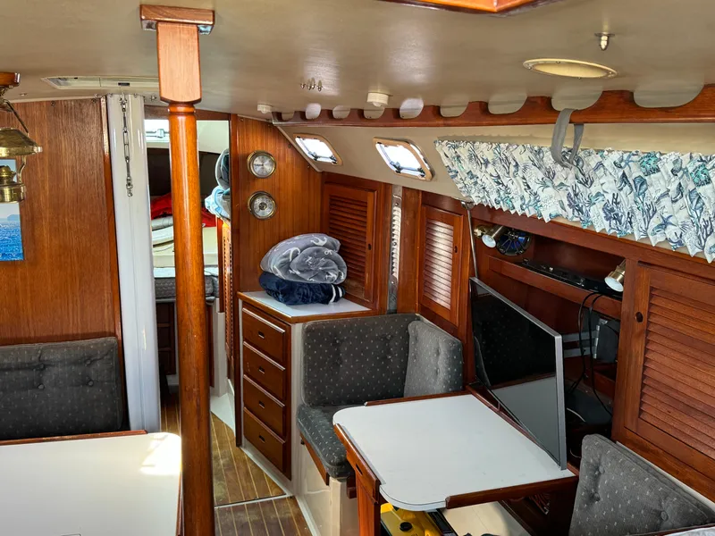 1989 Catalina Sloop interior with wood finish, seating, and nautical decor.