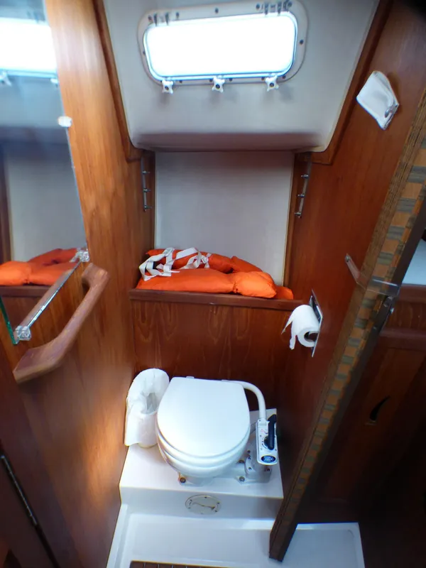 1982 Islander Bahama 30