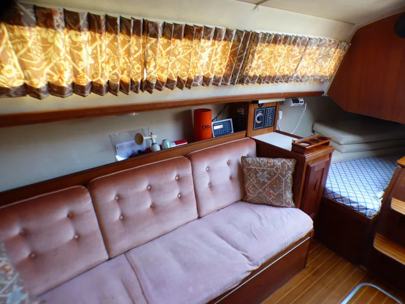1982 Islander Bahama 30