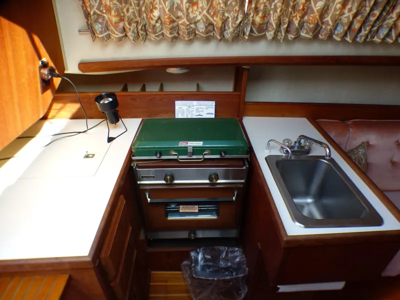 1982 Islander Bahama 30