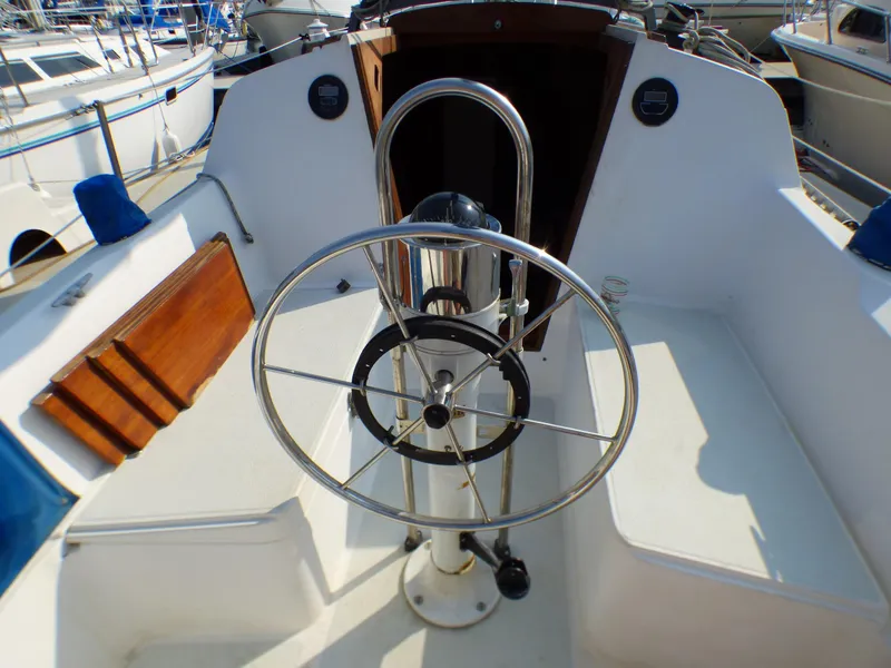 1982 Islander Bahama 30