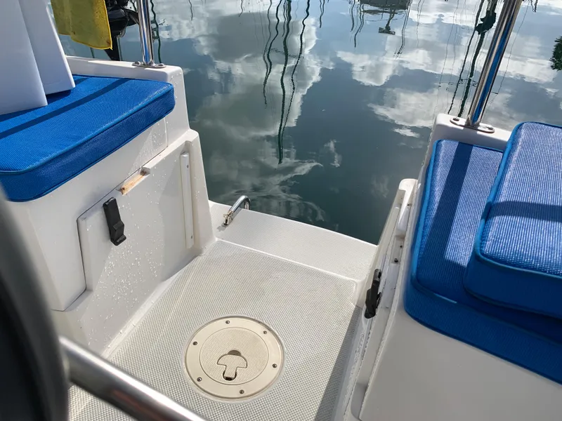 2003 Catalina 270