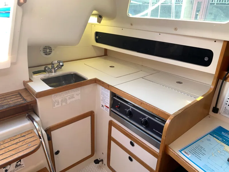 2003 Catalina 270