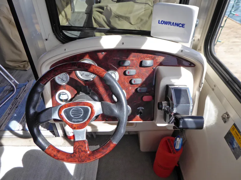 2005 Sun Tracker PARTY BARGE