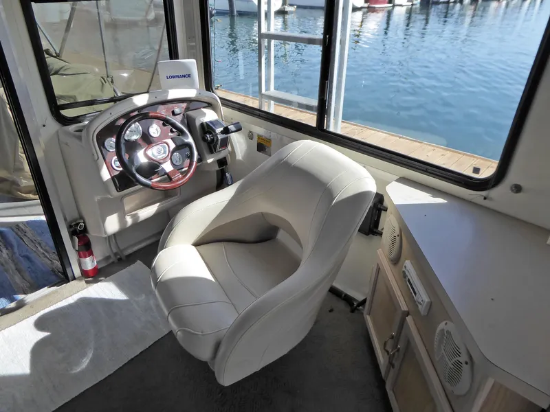 2005 Sun Tracker PARTY BARGE