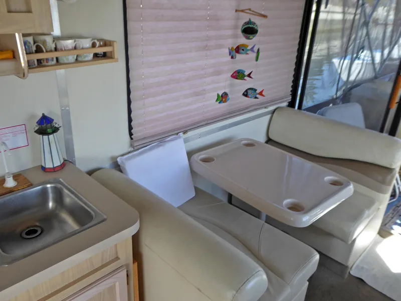 2005 Sun Tracker PARTY BARGE