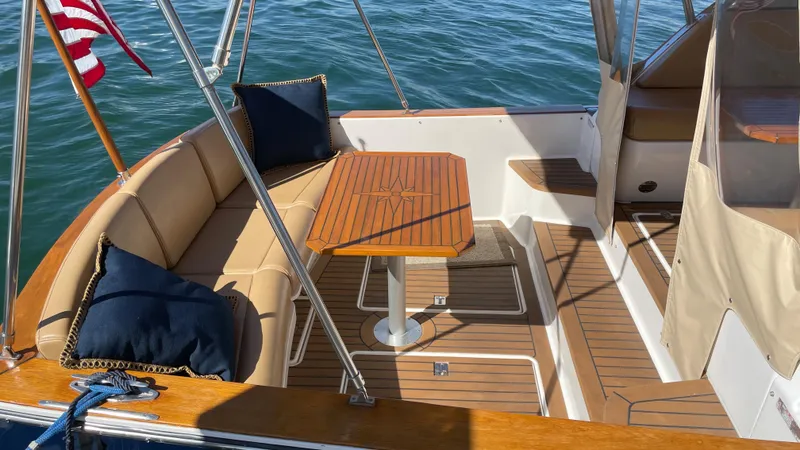 2001 Legacy Yachts 28