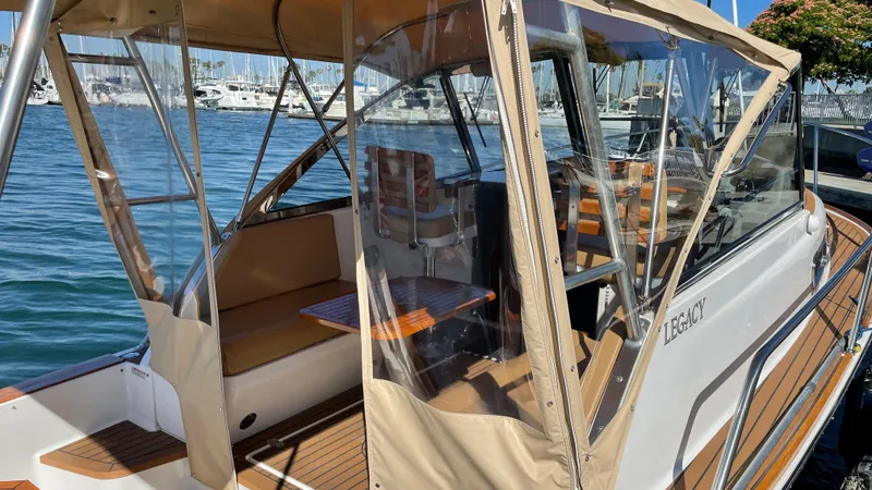 2001 Legacy Yachts 28