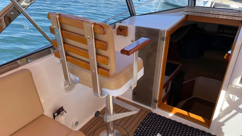2001 Legacy Yachts 28