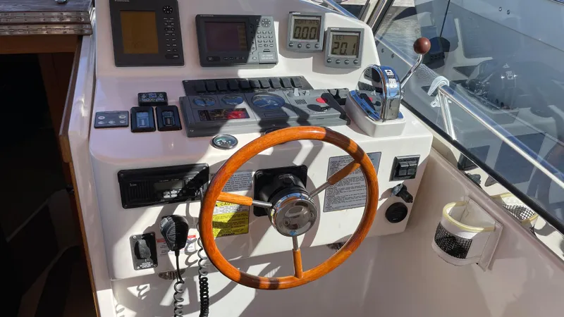 2001 Legacy Yachts 28