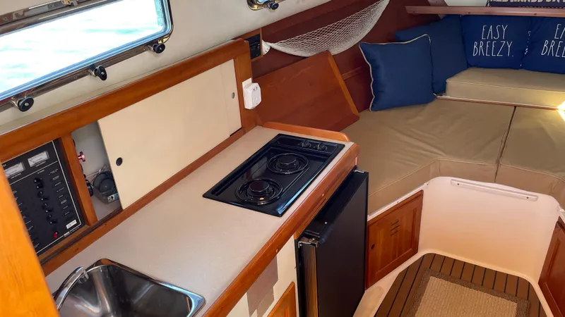 2001 Legacy Yachts 28