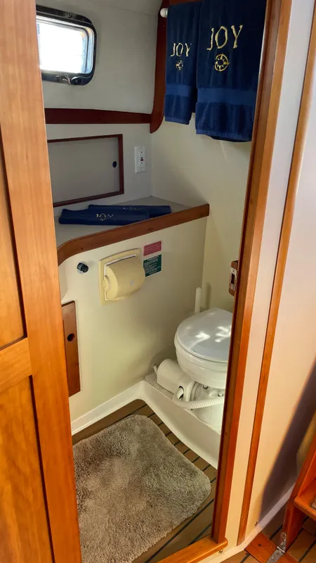 2001 Legacy Yachts 28
