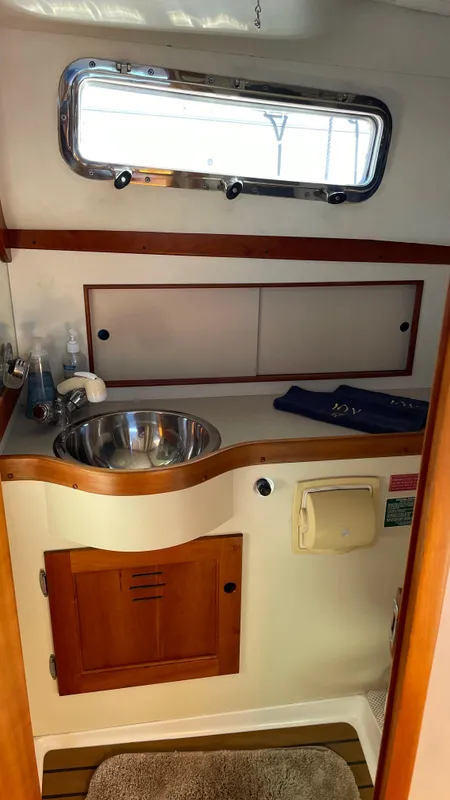2001 Legacy Yachts 28