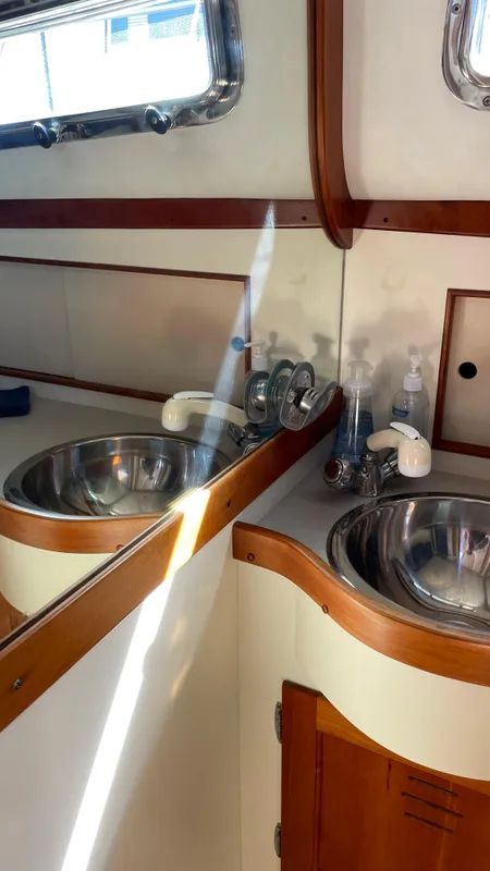 2001 Legacy Yachts 28