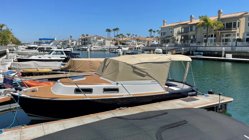 2001 Legacy Yachts 28