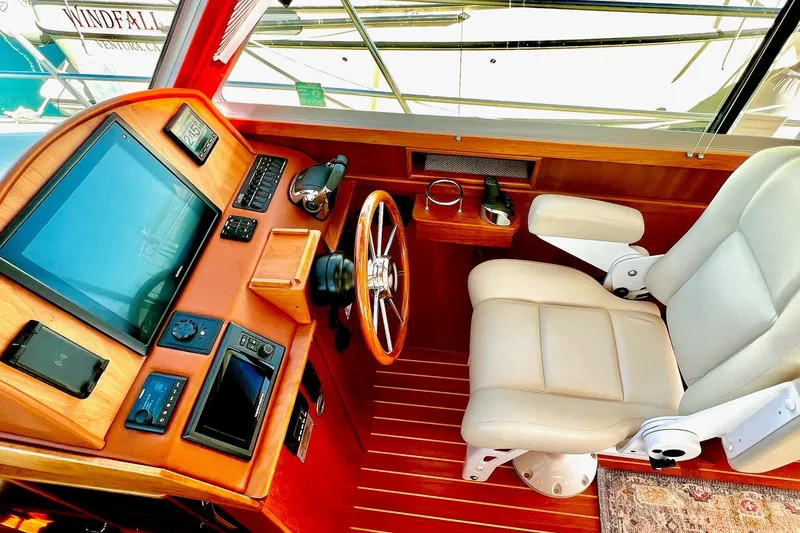 2016 Sabre 38 Salon Express helm with modern controls and comfortable captain's chair.