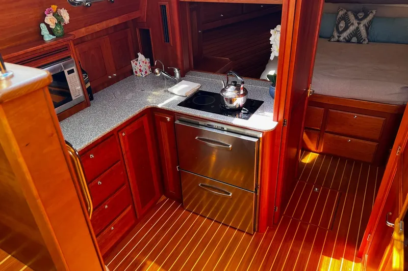 Luxurious 2016 Sabre 38 Salon Express yacht interior with modern kitchen and cozy cabin.
