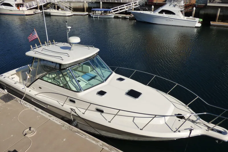 2003 Pursuit 3000 Express