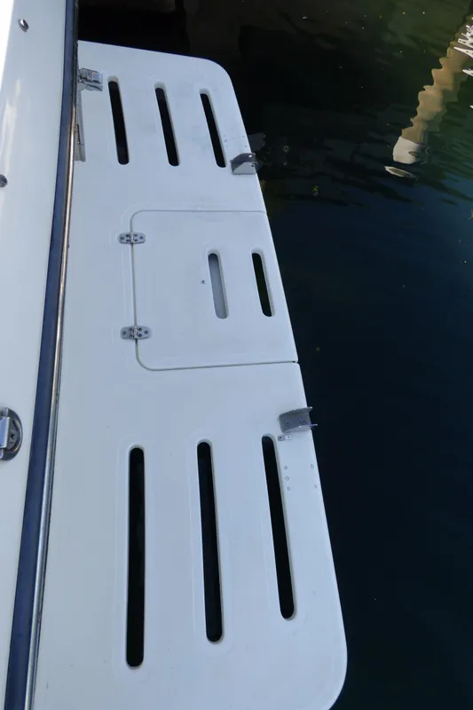 2003 Pursuit 3000 Express