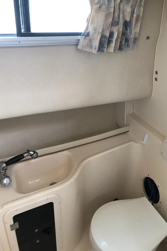 2001 Grady-White Islander 268