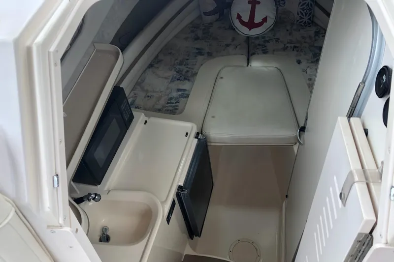 2001 Grady-White Islander 268