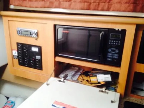 2008 Bayliner Discovery 246
