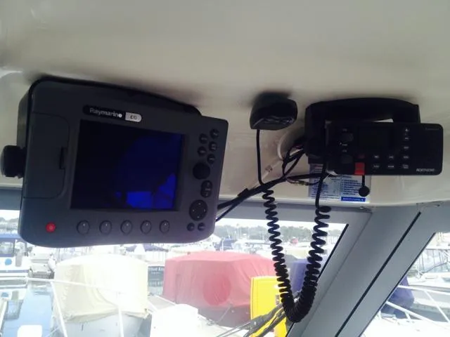 2008 Bayliner Discovery 246