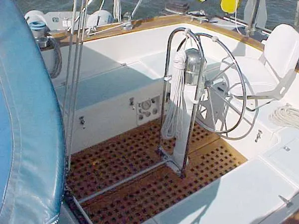 cockpit/helm seat