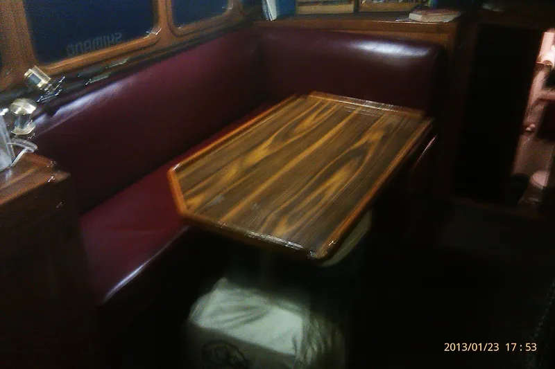 Main Cabin, Dinette