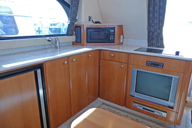 Galley & Entertainment