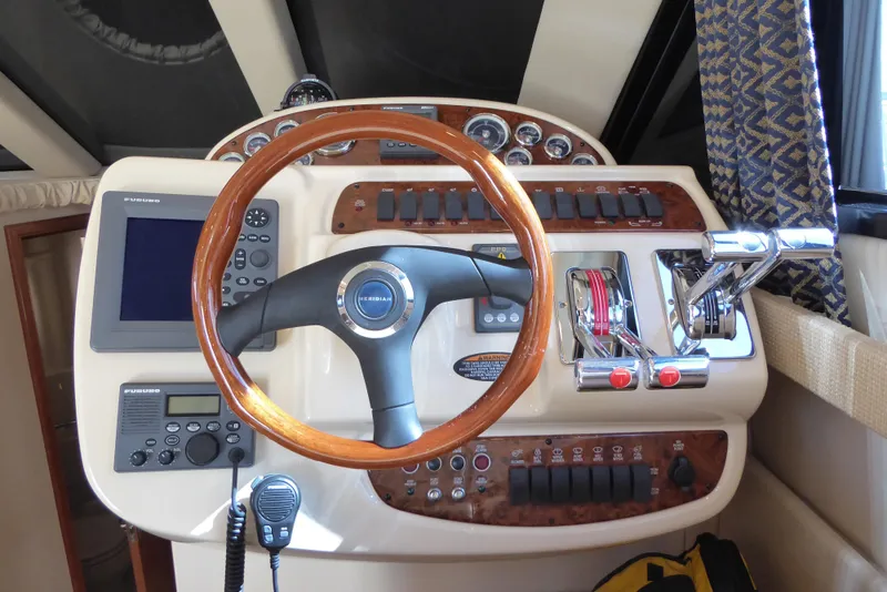 Helm lower