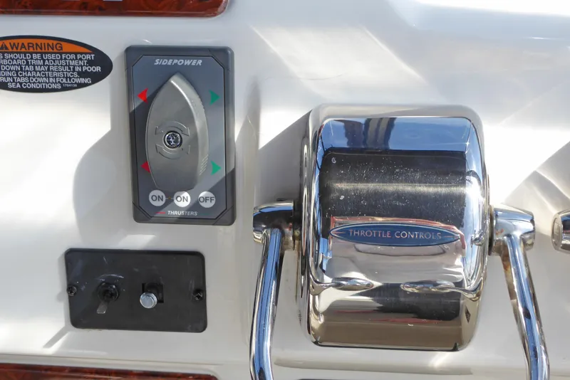 Docking on command control flybridge