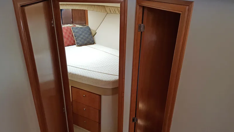 To master suite
