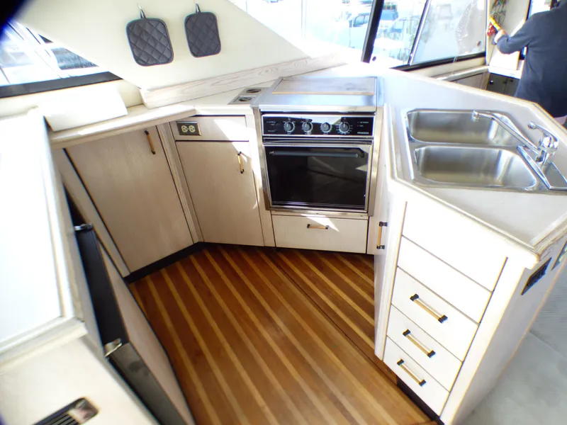 1995 Bayliner 3988 Command Bridge Motoryacht