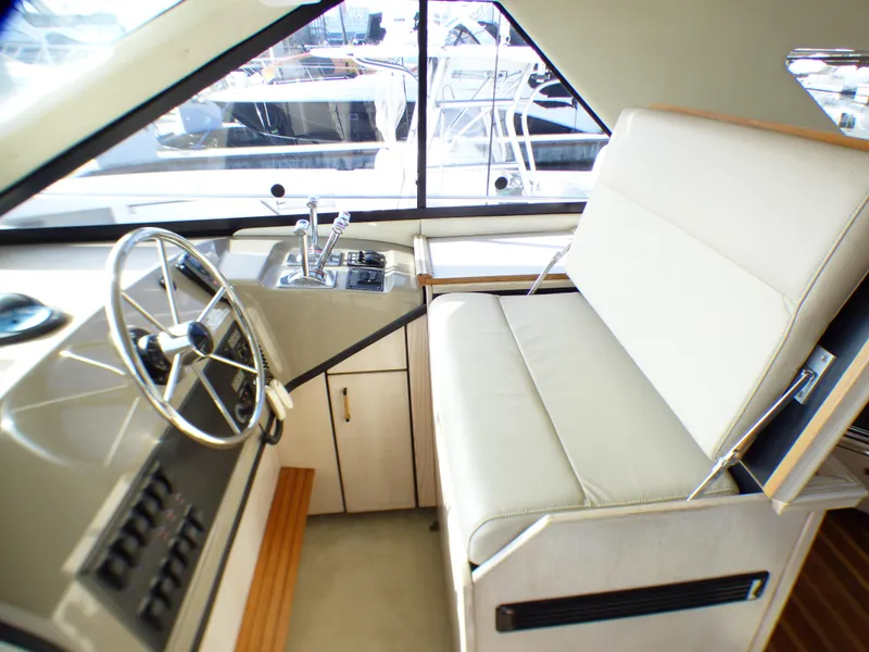 1995 Bayliner 3988 Command Bridge Motoryacht