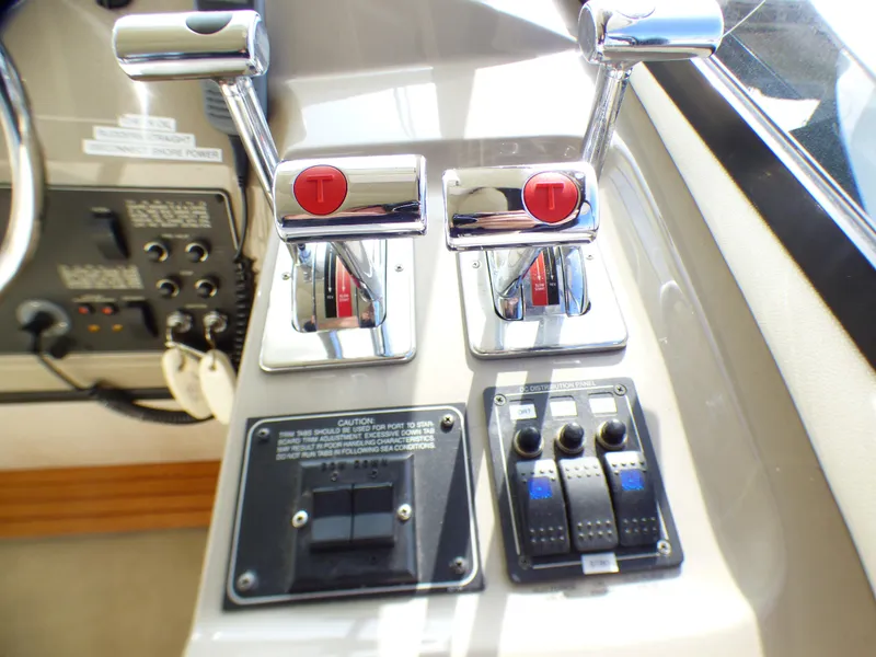 1995 Bayliner 3988 Command Bridge Motoryacht