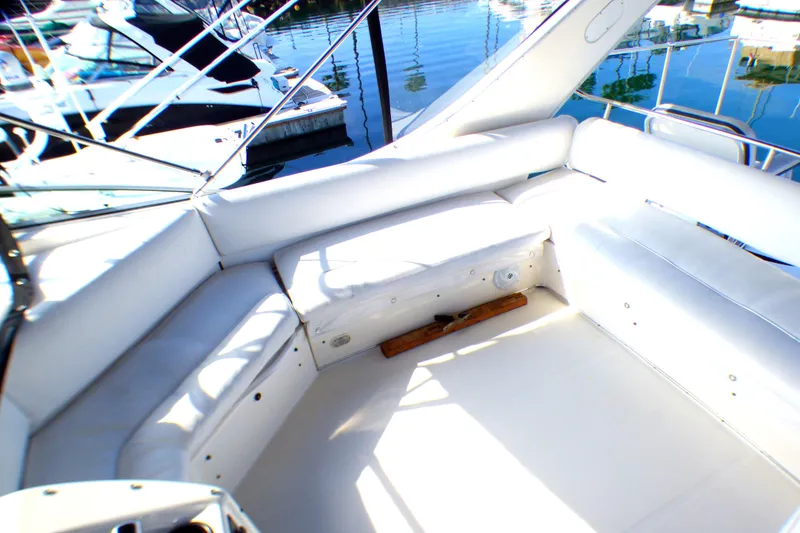 1995 Bayliner 3988 Command Bridge Motoryacht