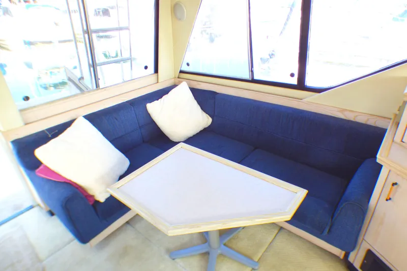 1995 Bayliner 3988 Command Bridge Motoryacht
