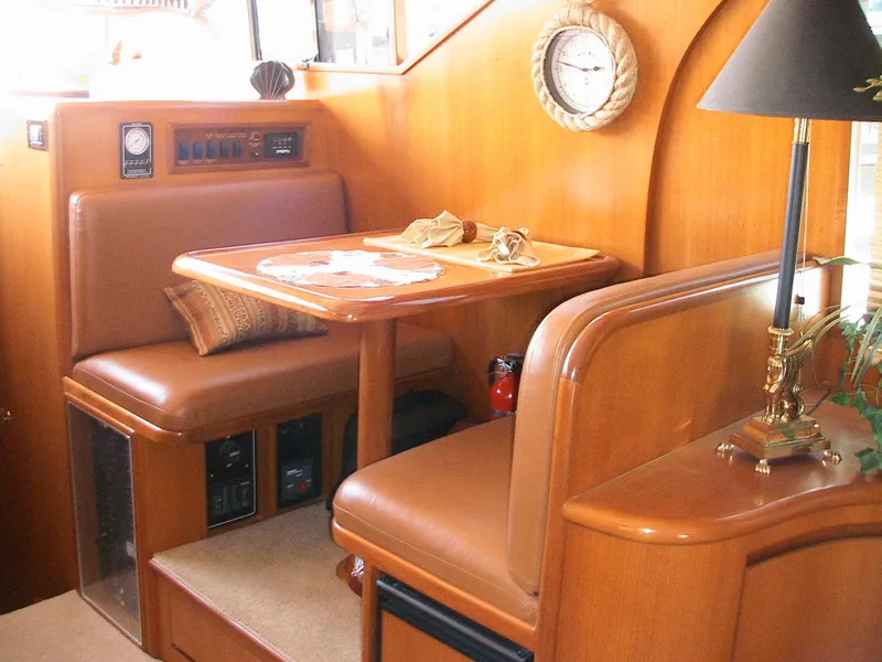 2005 Ocean Alexander Sport Sedan