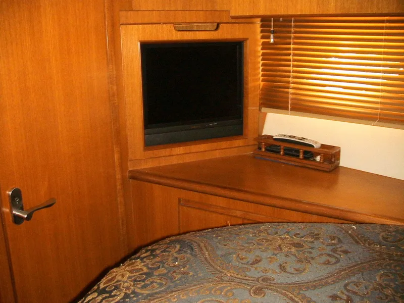 2005 Ocean Alexander Sport Sedan